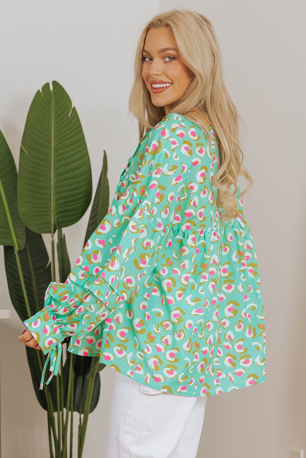 Grüne Babydoll-Bluse mit abstraktem Print und Schnürung und Laternenärmeln