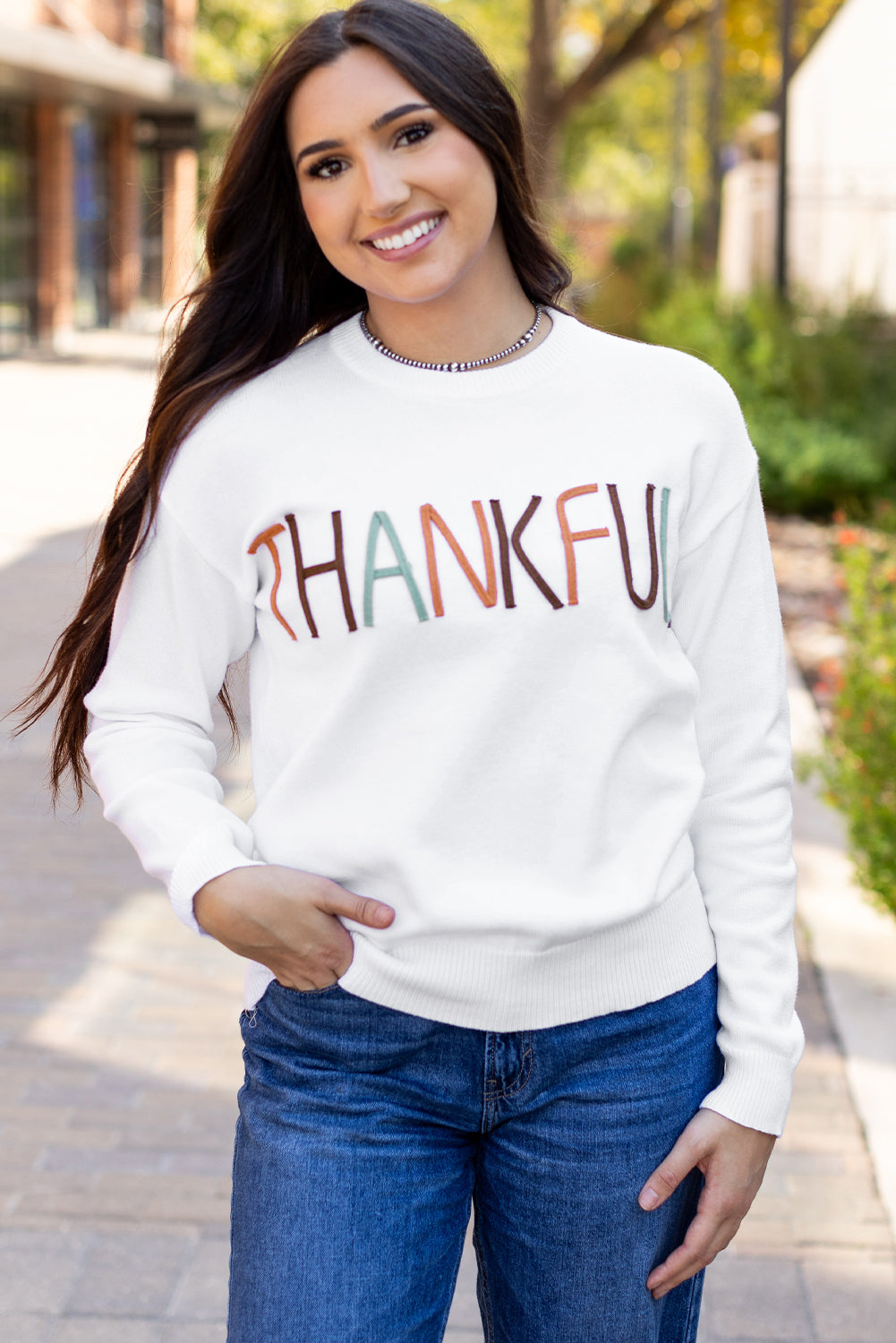 Weißer Pullover mit Stickerei „Thankful Ivory“