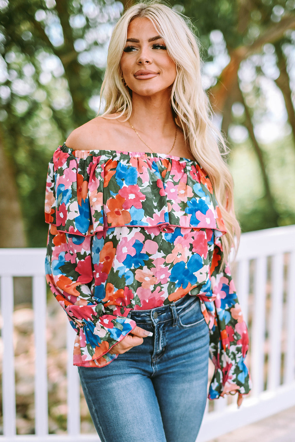 Schulterfreie Bluse mit Blumenmuster und Rüschen