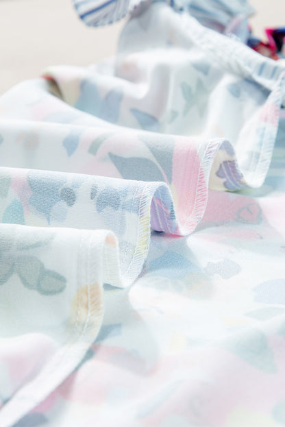 Hellblaue Bluse mit Blumenmuster und Streifen und Rüschenärmeln
