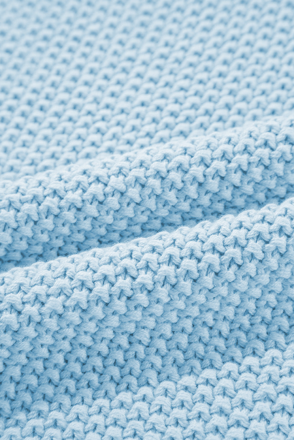 Iceland Blauer Pullover mit hohem Kragen und Fledermausärmeln