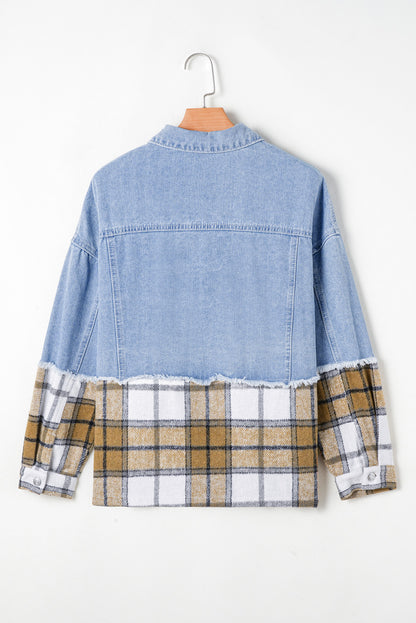 Khakifarbene Oversize-Jeansjacke mit Patchwork-Karomuster und Knöpfen