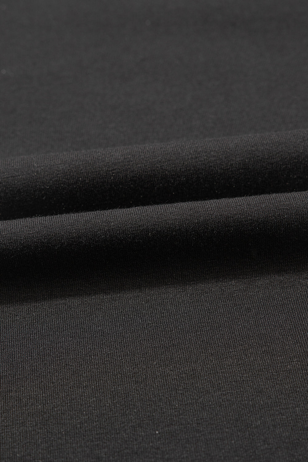 Schwarzes Oversize-Oberteil mit kontrastierendem Blumenmuster und Puffärmeln