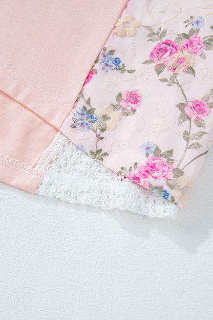 Zarte Bluse mit floraler Spitze und Häkel-Patchwork-Fledermausärmeln