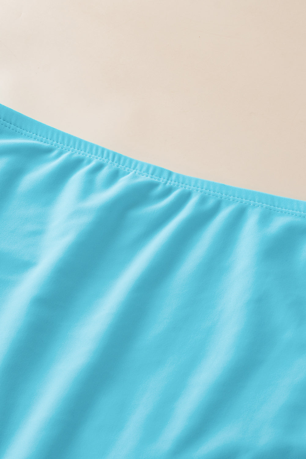 Türkis gestreifter Tankini-Badeanzug aus Netzstoff mit geknotetem Saum