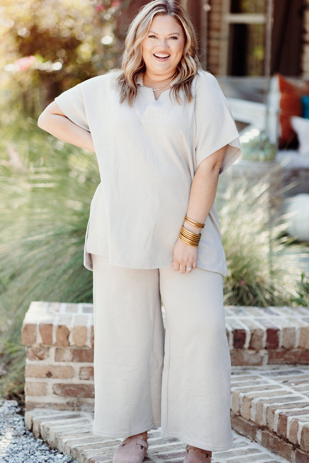 Beiges Plus Size Set aus strukturiertem Oberteil und Hose mit Kragen