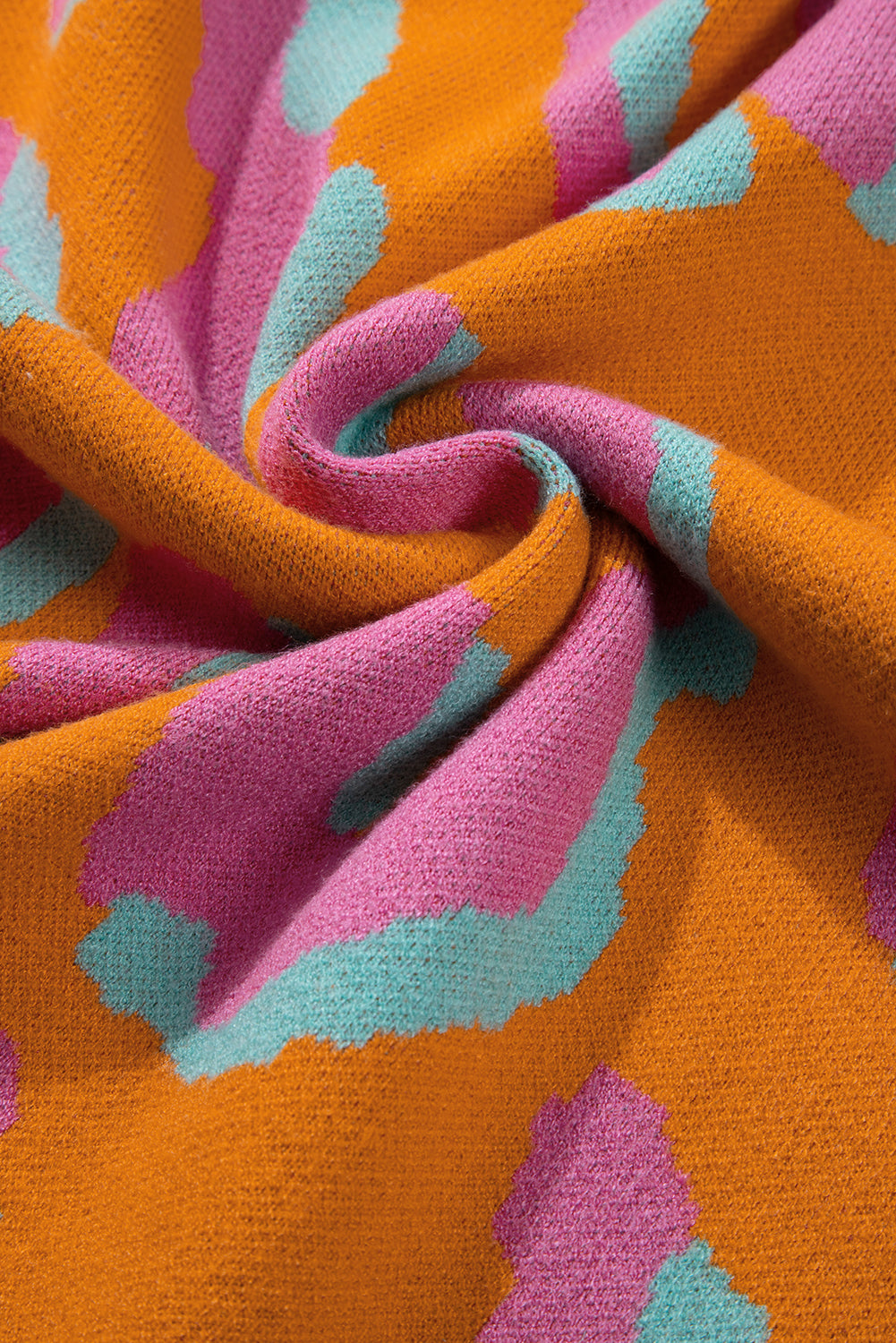 Orangefarbener Pullover mit Leopardenmuster und geripptem Rand im Colorblock-Design