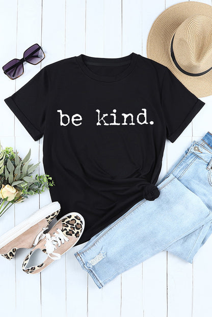 Schwarzes, lässiges T-Shirt mit Rundhalsausschnitt und Buchstabendruck „Be Kind“