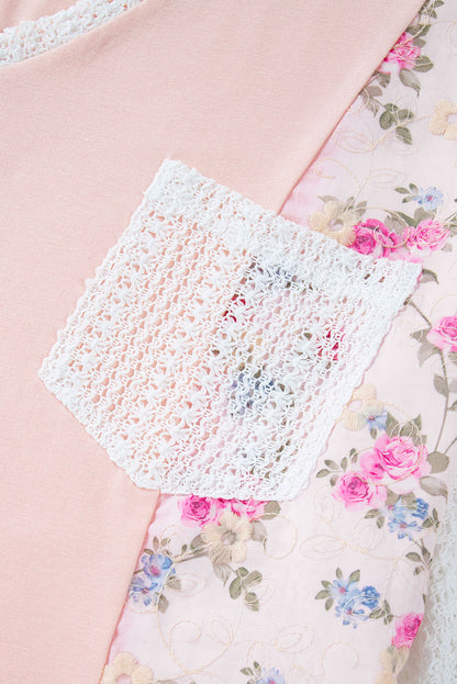Zarte Bluse mit floraler Spitze und Häkel-Patchwork-Fledermausärmeln