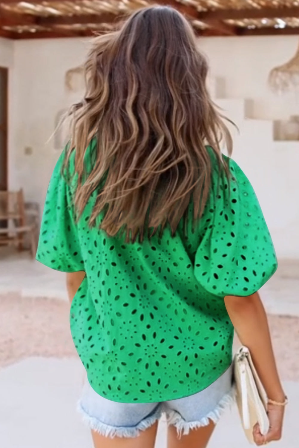Grüne Bluse mit Blumenstickerei und Puffärmeln