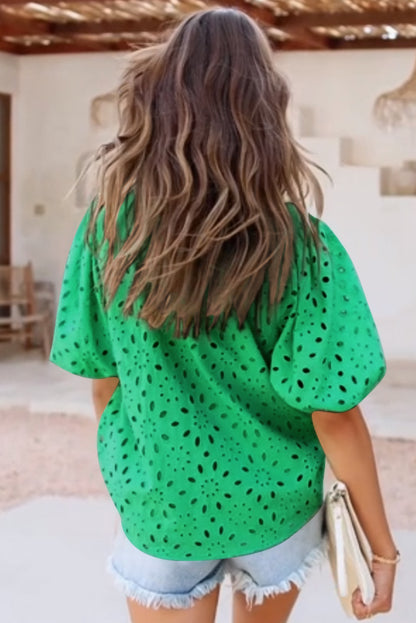 Grüne Bluse mit Blumenstickerei und Puffärmeln