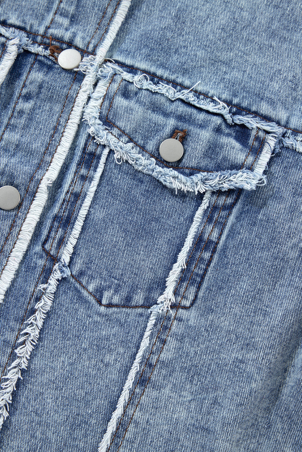Beau Blue – Patchwork-Jeansjacke mit Kapuze und offenem Saum im Karomuster