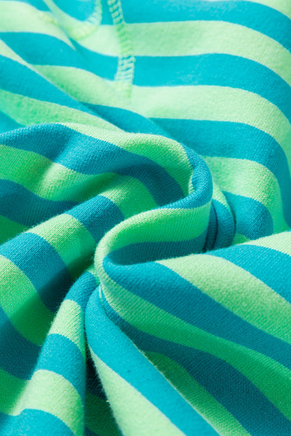Übergroßes Pullover-Sweatshirt mit himmelblauen Streifen und Kontrastbesatz