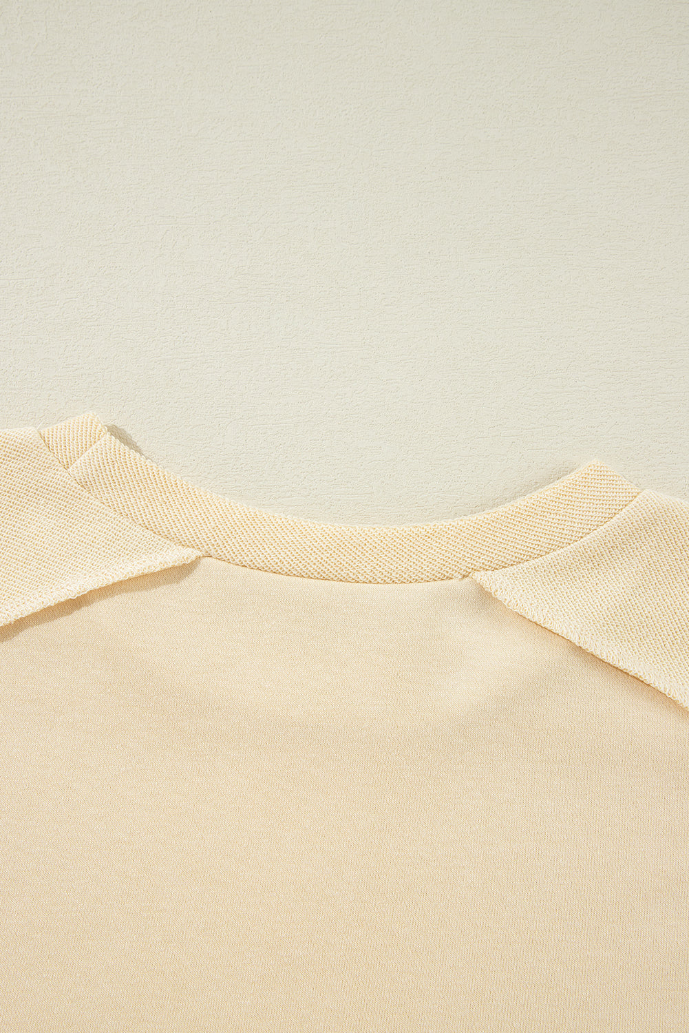 Beiges Pullover-Sweatshirt mit Rundhalsausschnitt
