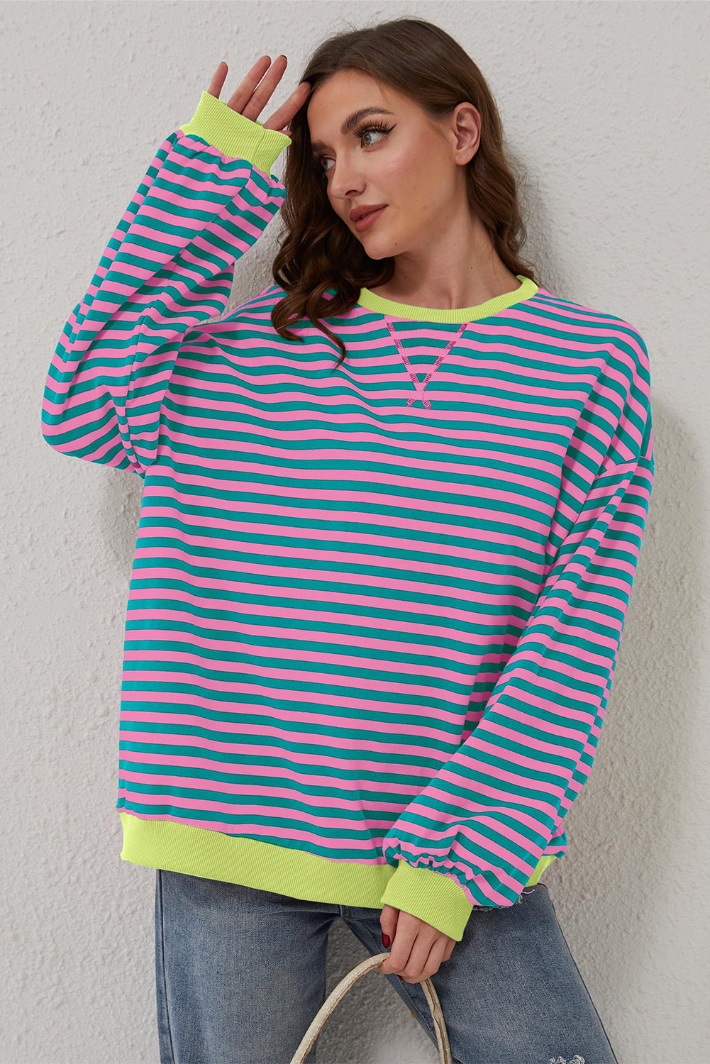 Übergroßes Pullover-Sweatshirt mit Kontrastbesatz und grünen Streifen