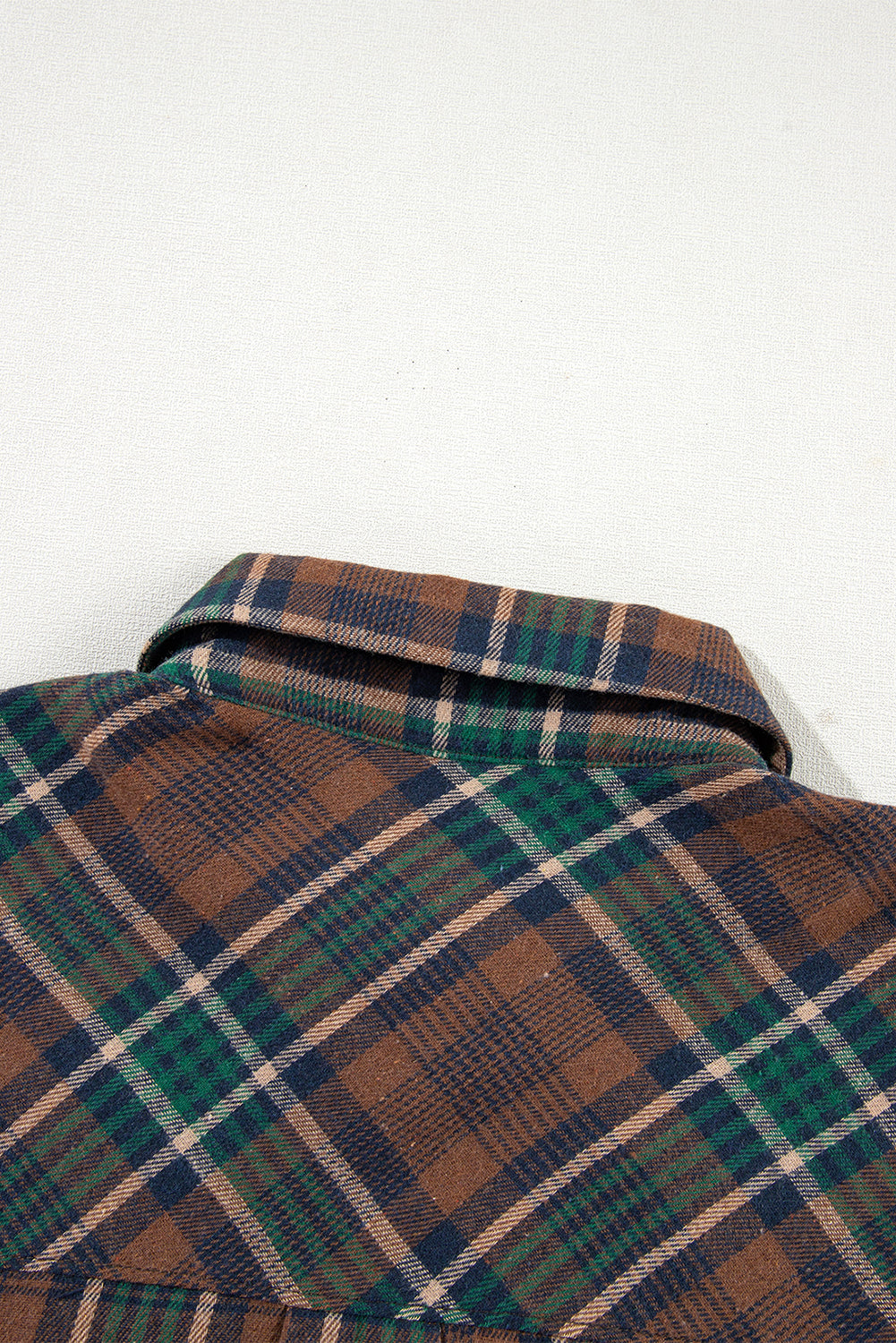 Braune Hemdjacke mit Karomuster und Brusttaschen mit Knöpfen