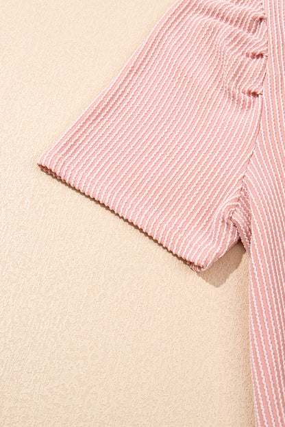 Blossom – Mini-Etuikleid aus Kordelstrick mit Rundhalsausschnitt und Puffärmeln