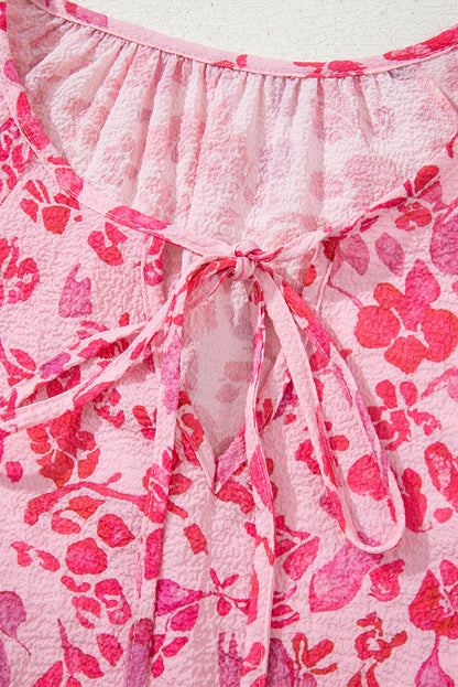 Rosa, leichte Bluse mit Blumenmuster und Puffärmeln und Schlitz am Ausschnitt