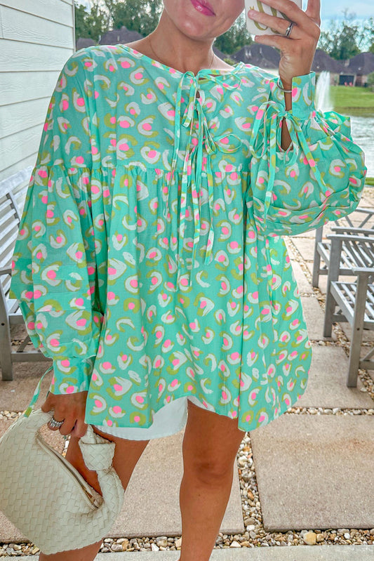 Grüne Babydoll-Bluse mit abstraktem Print und Schnürung und Laternenärmeln