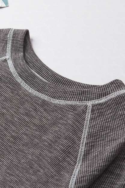 Graues, geripptes Langarm-Top mit Azteken-Patchwork