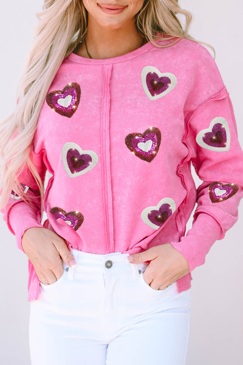 Pullover-Sweatshirt in Herzform mit Rosenpailletten und sichtbaren Nähten