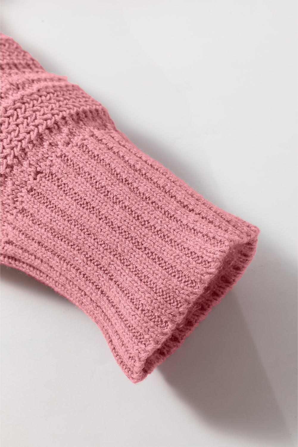 Pfirsichblüten-Pointelle-Strickpullover mit Raglanärmeln und Kapuze