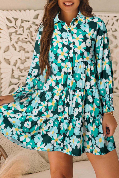 Grünes, gestuftes Hemdkleid mit langen Puffärmeln und Blumenmuster