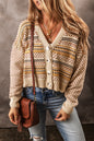 Khakifarbene, kurze Strickjacke mit V-Ausschnitt und Knöpfen