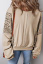 Sweatshirt mit geripptem Saum und sichtbaren Nähten aus Pergament-Strick und Häkelarbeit