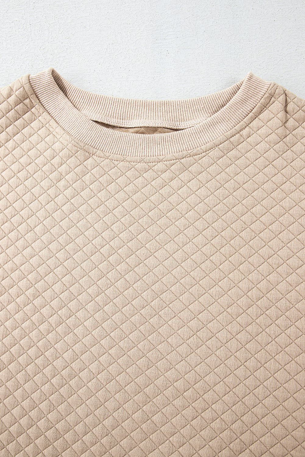 Parchment – Einfarbiges, gestepptes Langarm-Top und Shorts-Set