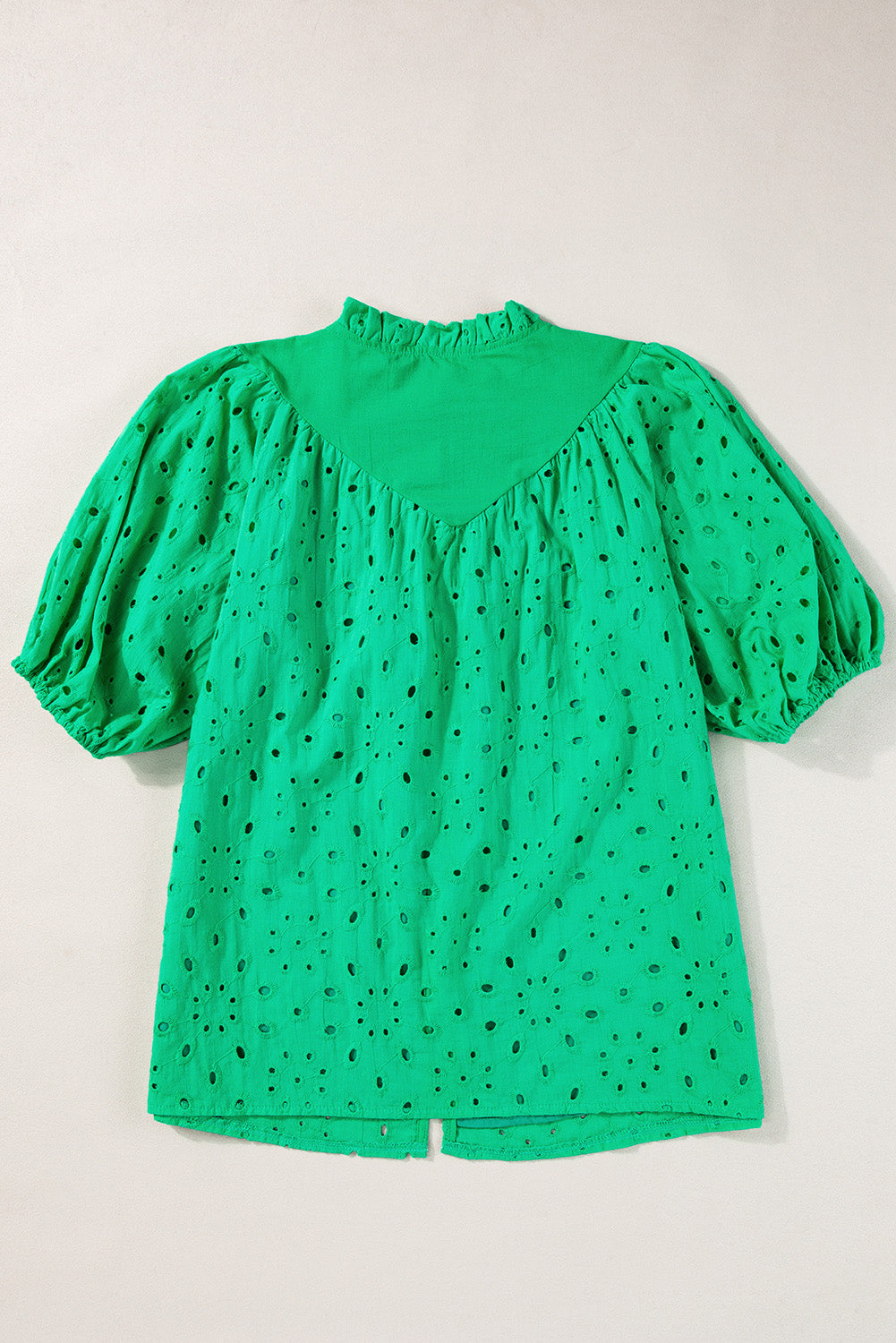 Grüne Bluse mit Blumenstickerei und Puffärmeln