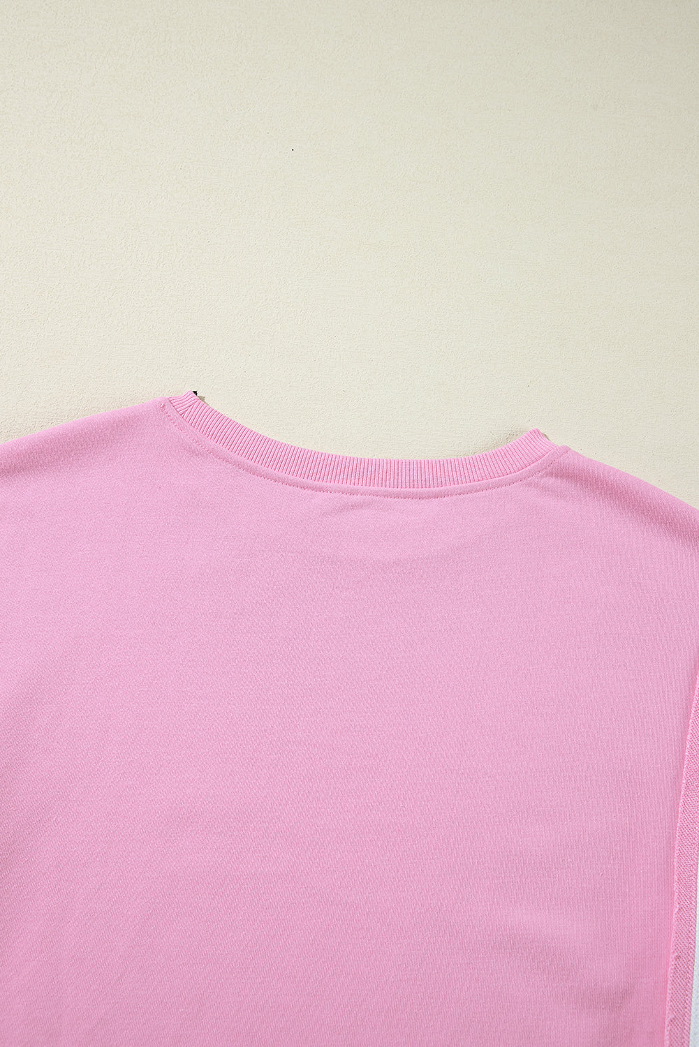 Bonbon – Sweatshirt mit Rundhalsausschnitt und sichtbaren Seitenschlitzen in Farbblock-Optik