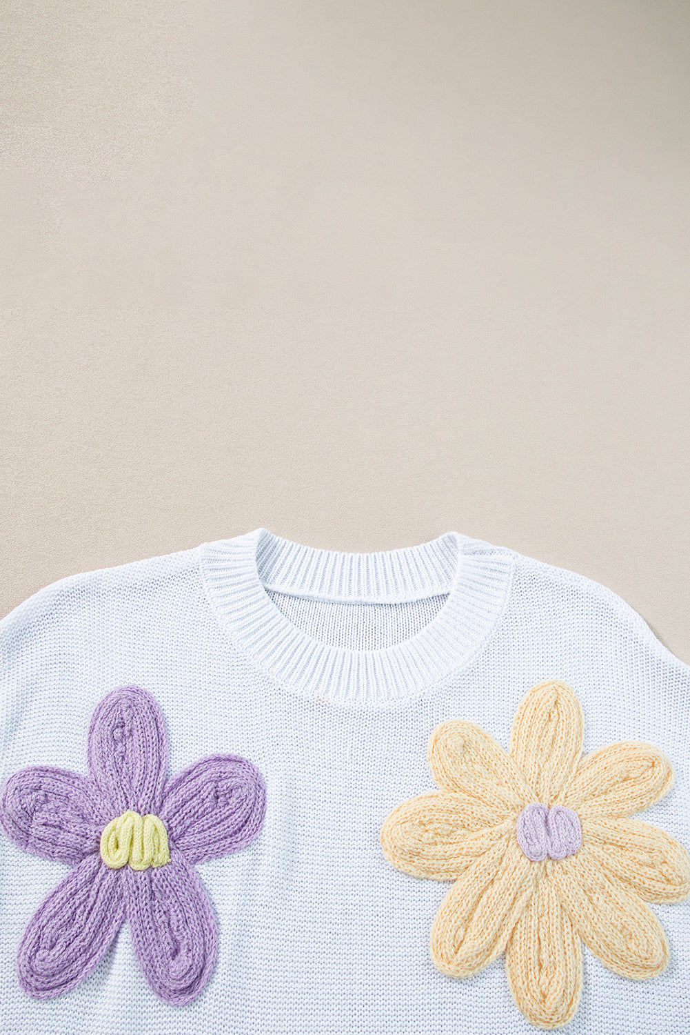 Weiße, mehrfarbige, kurzärmlige Pullover mit Häkelblumenmuster