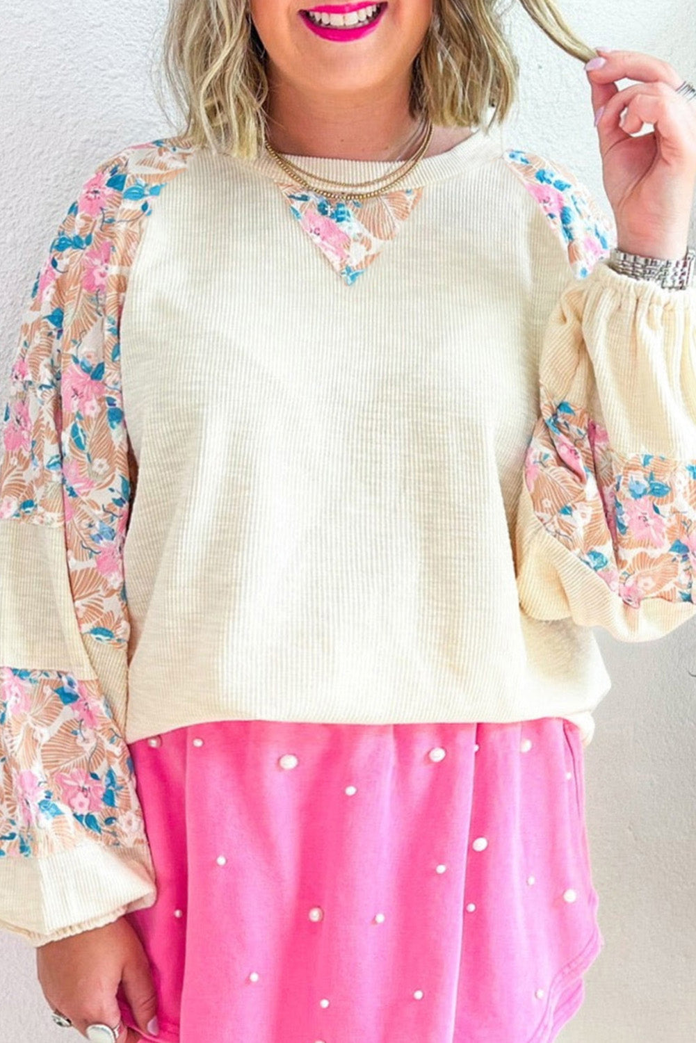 Apricot – Geripptes Oberteil mit Blumen-Patchwork und Puffärmeln in Übergröße
