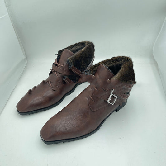 Step Out in Style with Round Head Low-Cut Men's Boots