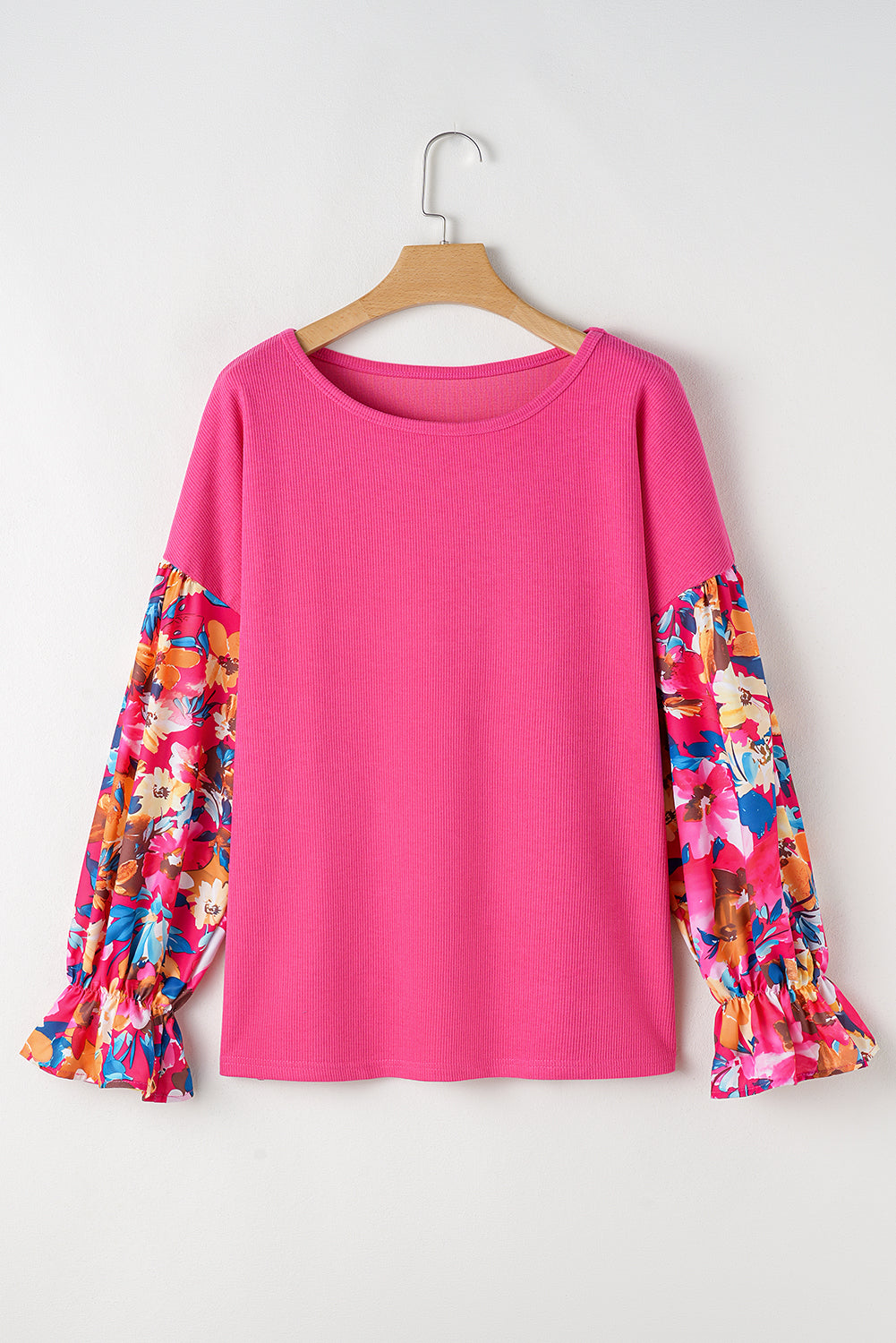 Hellrosa Rippstrick-Plus-Top mit Patchwork-Blumenmuster und Volantärmeln