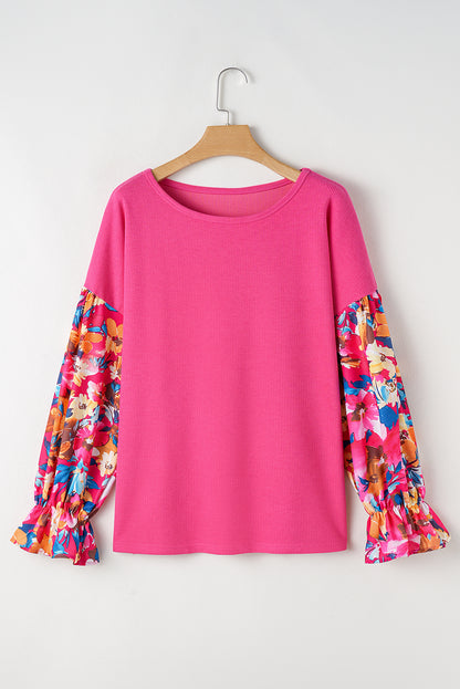 Hellrosa Rippstrick-Plus-Top mit Patchwork-Blumenmuster und Volantärmeln