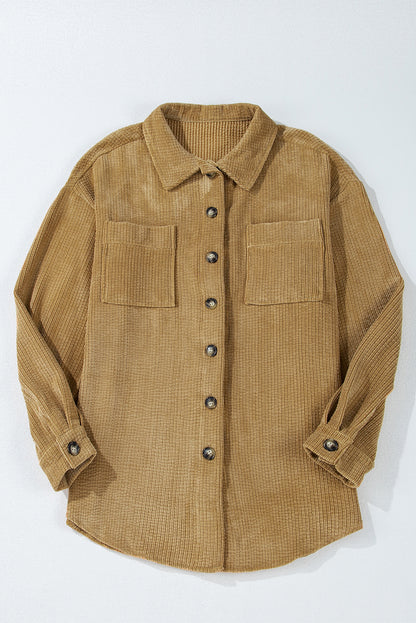 Hellbeige Cord-Shacket mit aufgesetzten Taschen und Knopfleiste