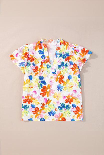 Weißes Flattertop mit Blumenstrauß