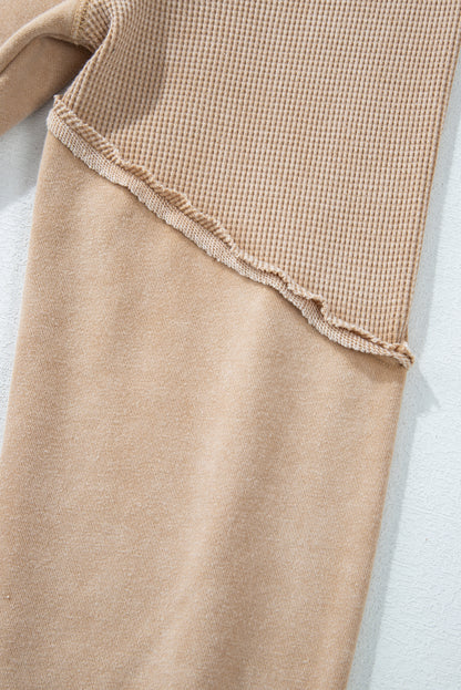 Helles, französisches Beige, einfarbiges Waffelstrick-Patchwork-Sweatshirt mit Raglanärmeln