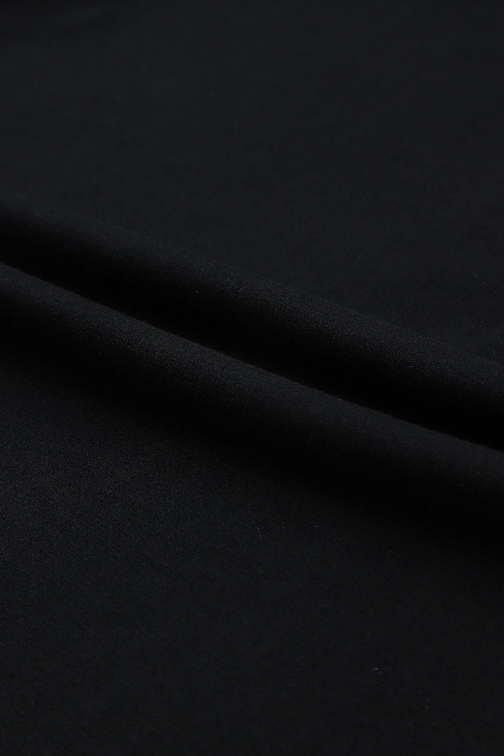 Schwarzes Kleid mit Knopfleiste und hoher Taille und langen Ärmeln