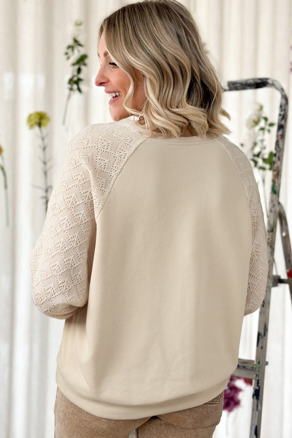 Pullover mit Raglanärmeln und Lochmuster im Patchwork-Stil aus Pergament