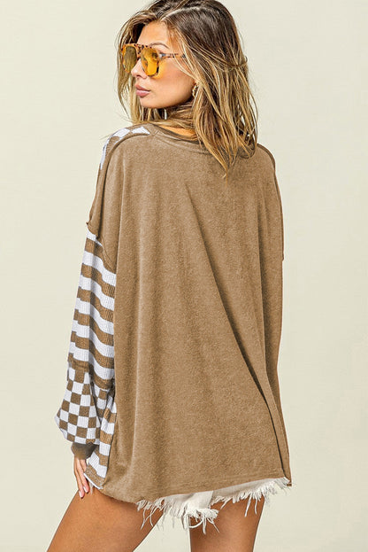 Khakifarbene Bluse mit Schachbrettmuster und Patchwork-Laternenärmeln und Taschen