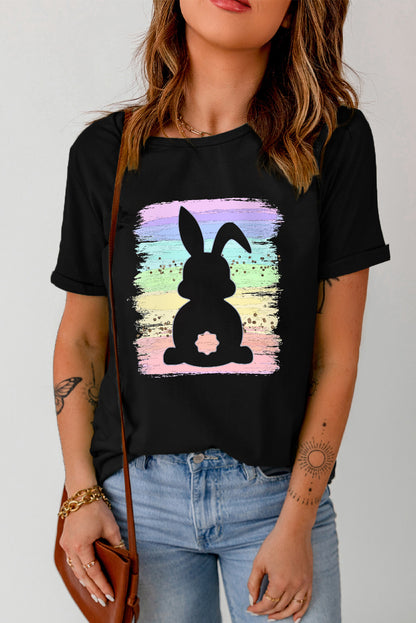 Schwarzes T-Shirt mit Regenbogen-Spritzer und Osterhasen-Grafik