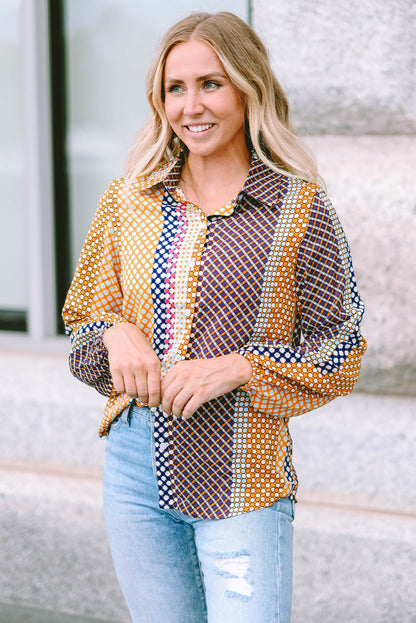 Braunes langärmliges Button-Down-Etuihemd mit Punktmuster