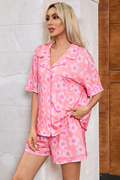Rosa Pyjama-Set mit kurzärmligem Hemd und Blumenmuster