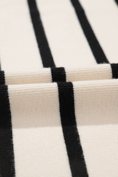 Schwarzer Cardigan mit Streifen, Pattentasche und Knöpfen