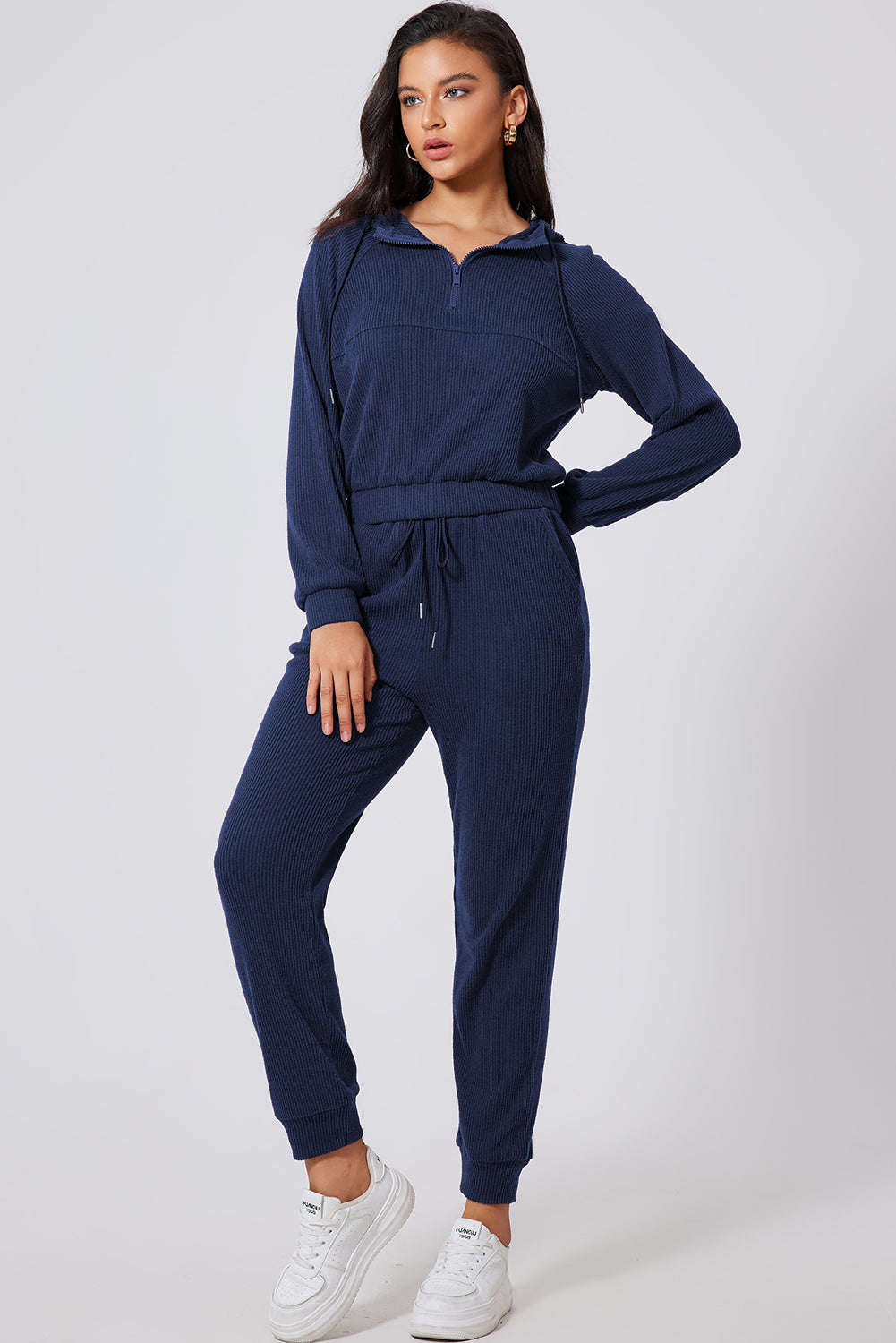 Marineblaues Set aus kurzem Hoodie und Jogginghose mit Kordelzug