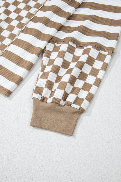 Khakifarbene Bluse mit Schachbrettmuster und Patchwork-Laternenärmeln und Taschen