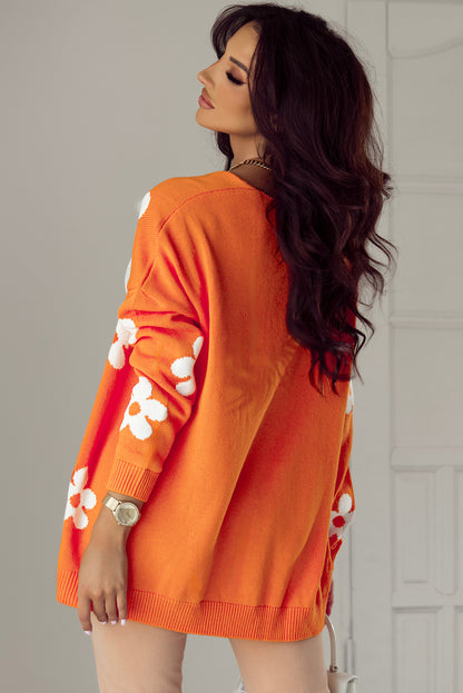 Orangefarbener, lockerer Strickcardigan mit Blumenmuster und offener Vorderseite